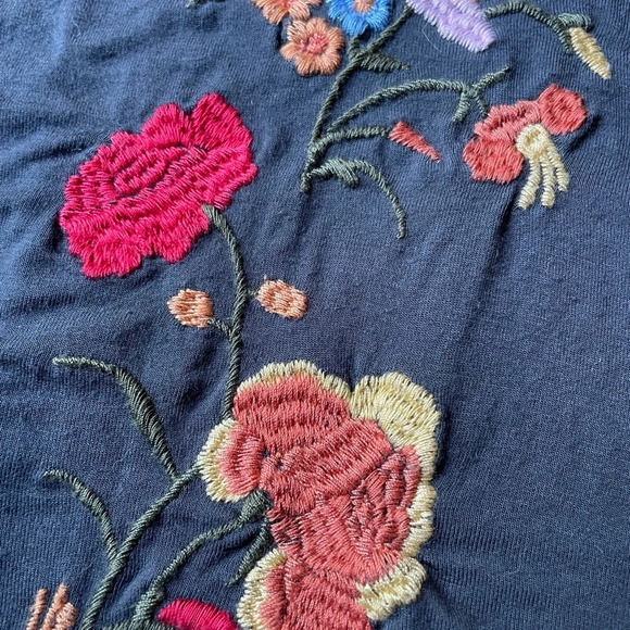 American Eagle Favorite Tee Embroidered - Picture 5 of 6